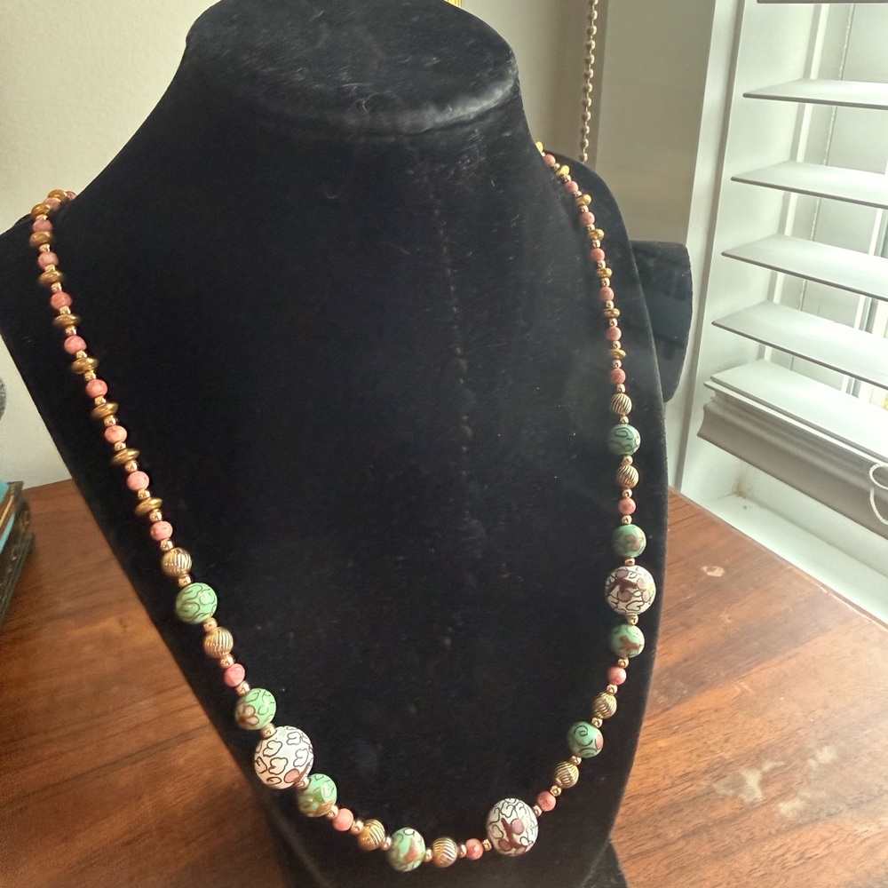 GORGEOUS Beaded Necklace